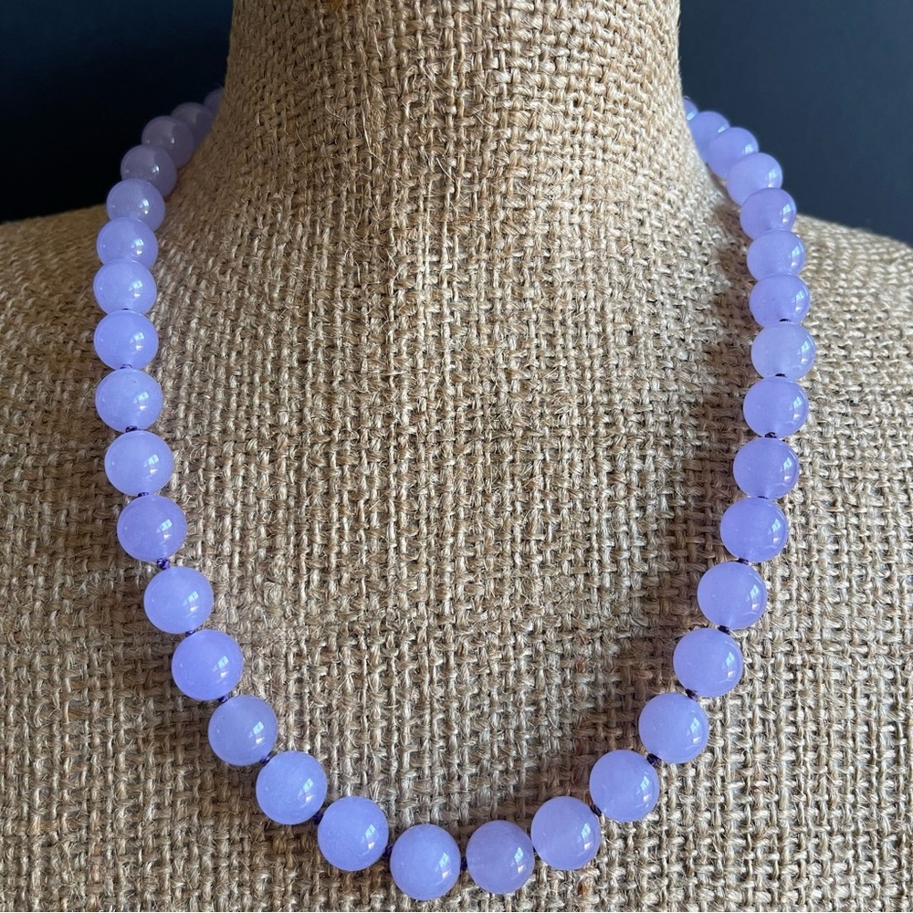 New 14KT white gold Purple jade beaded Necklace.